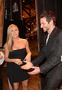 Нажмите на изображение для увеличения. 

Название:	aniston-cooper-060813- (6).jpg 
Просмотров:	1132 
Размер:	62.7 Кб 
ID:	4169