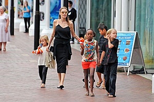 Нажмите на изображение для увеличения. 

Название:	angelina-jolie-090813-_5.jpg 
Просмотров:	799 
Размер:	41.1 Кб 
ID:	4960