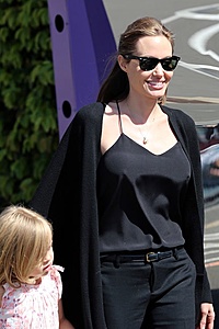 Нажмите на изображение для увеличения. 

Название:	angelina-jolie-091513-_7.jpg 
Просмотров:	805 
Размер:	56.8 Кб 
ID:	5014