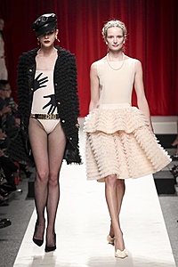 Нажмите на изображение для увеличения. 

Название:	Moschino00270h_320x480.jpg 
Просмотров:	1045 
Размер:	33.2 Кб 
ID:	5069