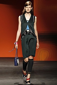 Нажмите на изображение для увеличения. 

Название:	Prada8.jpg 
Просмотров:	1280 
Размер:	25.5 Кб 
ID:	5143