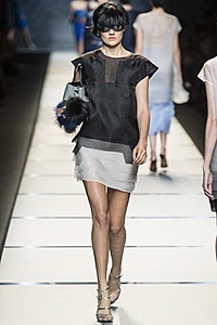 Нажмите на изображение для увеличения. 

Название:	Fendi5.jpg 
Просмотров:	1237 
Размер:	27.1 Кб 
ID:	5184
