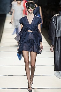 Нажмите на изображение для увеличения. 

Название:	Fendi4.jpg 
Просмотров:	1339 
Размер:	29.6 Кб 
ID:	5185