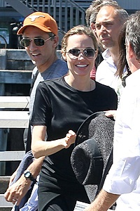 Нажмите на изображение для увеличения. 

Название:	angelina-jolie-100213-_5.jpg 
Просмотров:	1333 
Размер:	83.2 Кб 
ID:	5522