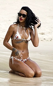 Нажмите на изображение для увеличения. 

Название:	rihanna-110613-_1.jpg 
Просмотров:	2189 
Размер:	73.7 Кб 
ID:	5926