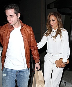 Нажмите на изображение для увеличения. 

Название:	jlo-121713-_1.jpg 
Просмотров:	688 
Размер:	60.4 Кб 
ID:	6135