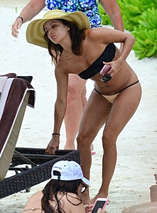 Нажмите на изображение для увеличения. 

Название:	eva-longoria-bikini-candids-relaxing-on-the-beach-in-cancun-october-2015_9.jpg 
Просмотров:	919 
Размер:	165.5 Кб 
ID:	8133