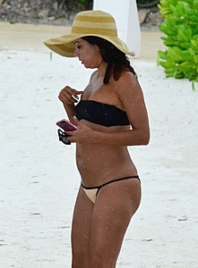 Нажмите на изображение для увеличения. 

Название:	eva-longoria-bikini-candids-relaxing-on-the-beach-in-cancun-october-2015_4.jpg 
Просмотров:	858 
Размер:	125.8 Кб 
ID:	8134