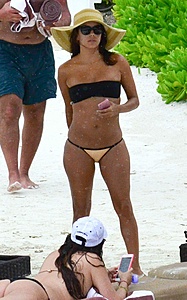 Нажмите на изображение для увеличения. 

Название:	eva-longoria-bikini-candids-relaxing-on-the-beach-in-cancun-october-2015_7.jpg 
Просмотров:	893 
Размер:	152.7 Кб 
ID:	8135