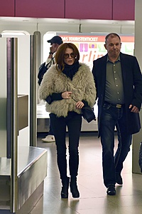 Нажмите на изображение для увеличения. 

Название:	julianne-moore-arriving-in-berlin-for-premiere-of-her-movie-november-2015_7.jpg 
Просмотров:	986 
Размер:	122.8 Кб 
ID:	8173