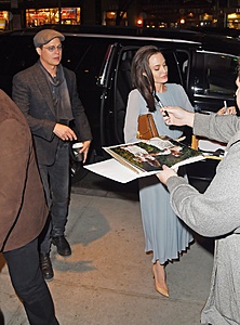 Нажмите на изображение для увеличения. 

Название:	angelina-jolie-and-brad-pitt-out-in-manhattan-in-new-york-november-2015_2.jpg 
Просмотров:	922 
Размер:	162.2 Кб 
ID:	8177