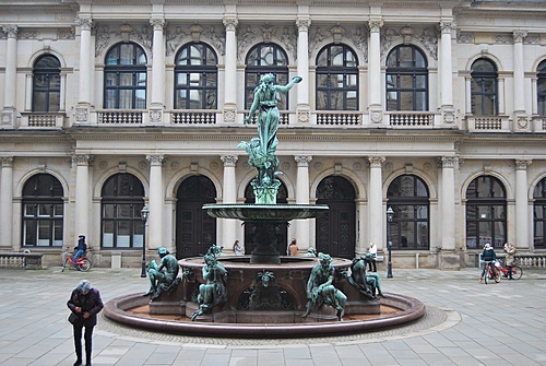 Нажмите на изображение для увеличения. 

Название:	Rathaus inner Hof.jpg 
Просмотров:	622 
Размер:	177.9 Кб 
ID:	9925