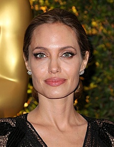 Нажмите на изображение для увеличения. 

Название:	angelina-jolie-111613-_2.jpg 
Просмотров:	734 
Размер:	51.6 Кб 
ID:	6000