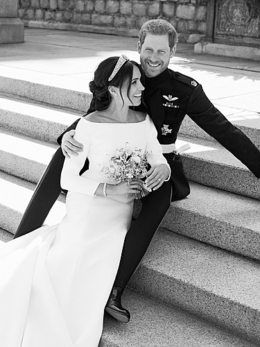 Нажмите на изображение для увеличения. 

Название:	meghan-markle-prince-harry-official-wedding-portraits-05-19-2018-0.jpg 
Просмотров:	103 
Размер:	166.8 Кб 
ID:	10238